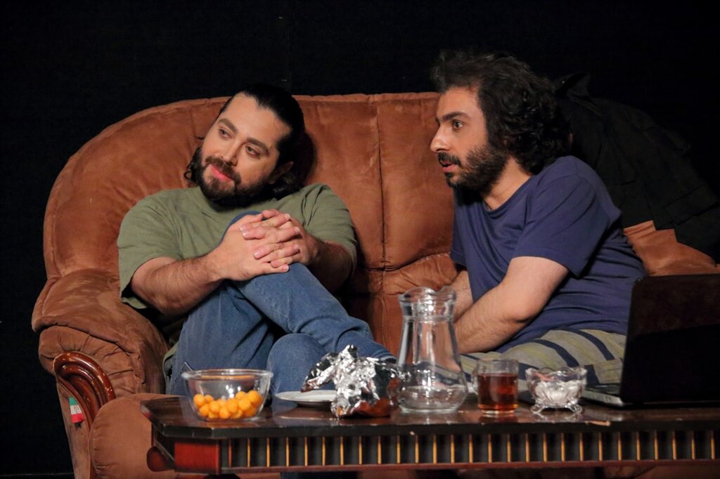 راحت قضاوت میکنیم| پا پس نمیکشم، میایستم و کار میکنم