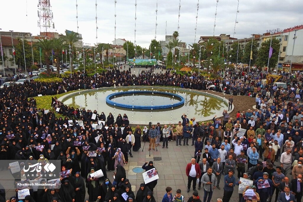 تصاویر تجمع در رشت برای برخورد با بی‌حجابی | پلاکاردها و شعارهای معترضان ؛ سکوت در برابر گناه نشانه رضایت است ...