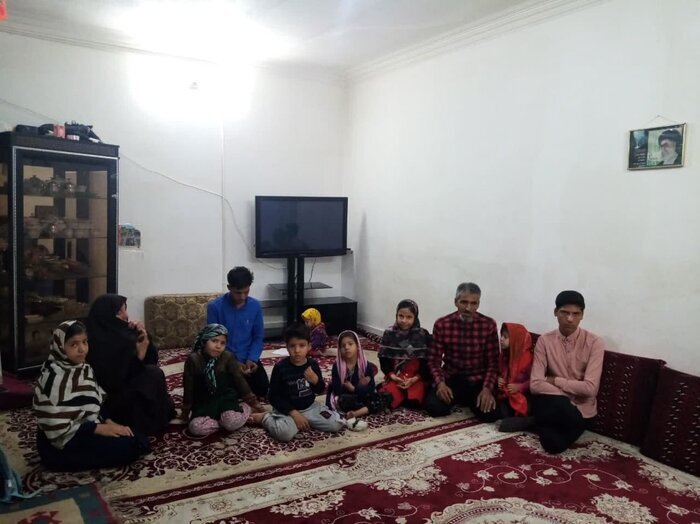 تصاویر | این پدر جوان ۱۰ فرزند دارد ؛ بابا حاجی: خوشبختم ... | اولین فرزندش متولد ۱۳۸۲ یک دختر ۱۴ ماهه دارد | کل یارانهمان برای اجاره خانه میرود