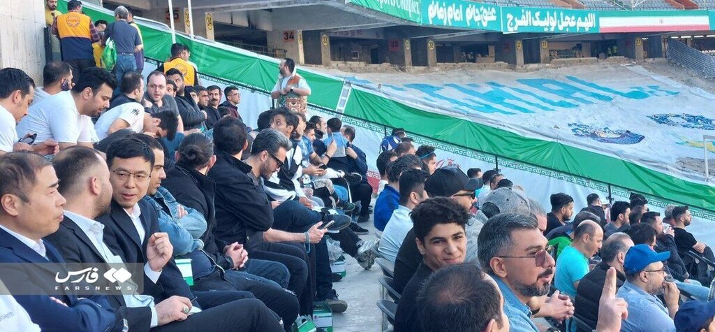 عکس | مشتریان چینی استقلال به ورزشگاه رفتند | اتفاق بی سابقه در فوتبال ایران رقم می خورد؟