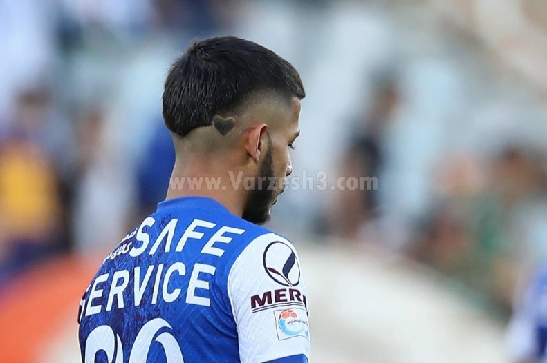 عکس | پاسخ قائدی به حواشی با عجیب ترین مدل مو | طراحی موی ستاره آبی ها عاشقانه شد!