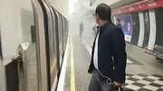 ببینید | وحشت در متروی لندن | لحظه شکستن شیشه ها و خروج مسافران را ببینید
