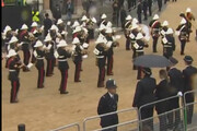 ببینید |  رژه گارد سلطنتی بریتانیا در مراسم تاجگذاری چارلز سوم