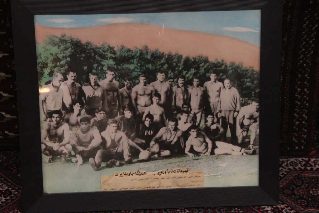 قهرمانمحله | در خانه پهلوان آمنزاده به روی اهالی باز است | ٦مدال طلای المپیک و جهان فدای یک تار موی بچهمحلها