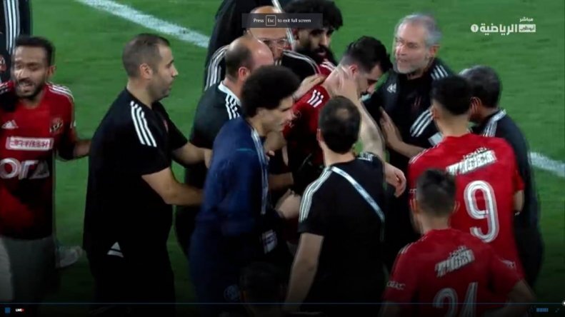 تصاویر | اتفاق ترسناک برای مدافع سرخها | جشن قهرمانی زهرمار شد؟