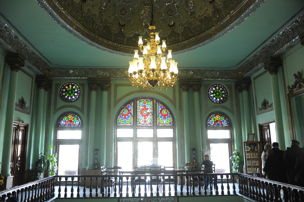 «توپ جنگ» ایران و روسیه اینجاست / سلاحهای جنگی، همنشین گچبریها و آینهکارهای زیبا 2