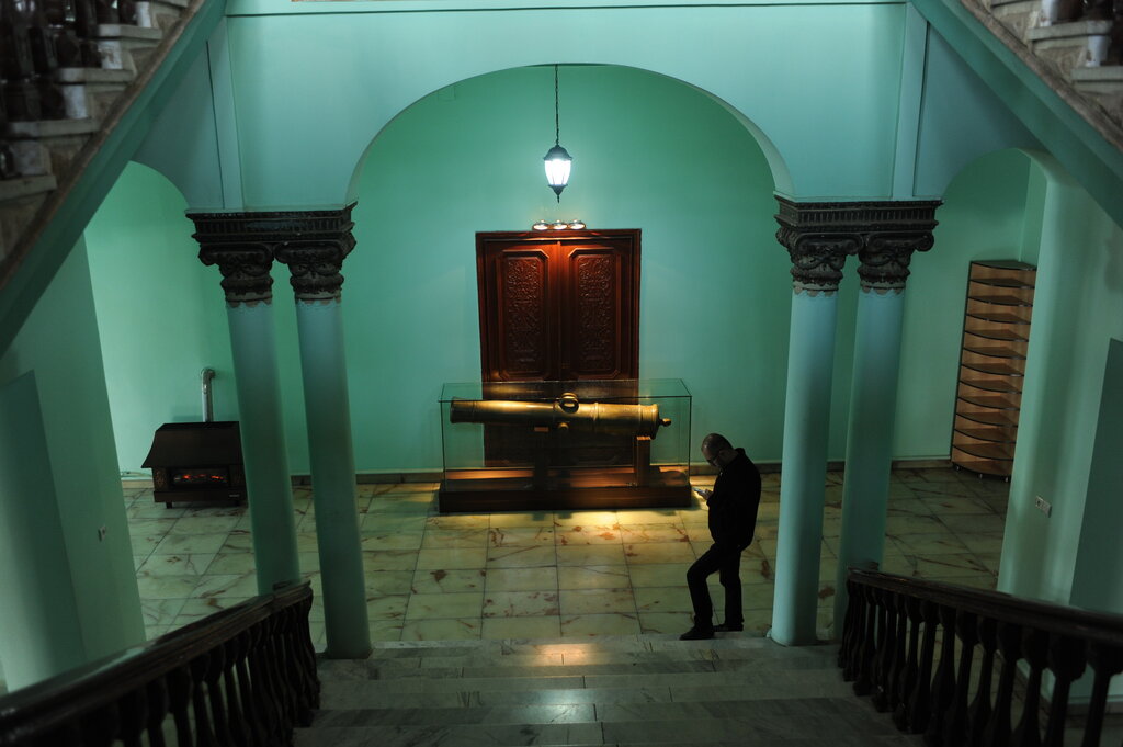 «توپ جنگ» ایران و روسیه اینجاست / سلاحهای جنگی، همنشین گچبریها و آینهکارهای زیبا 4