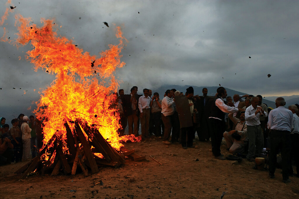 آتش در هیمه شبانان | مراسم عجیب و غریب نوروزبل؛ شروع سال در تابستان