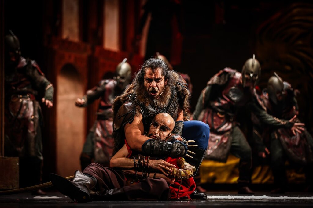 تصاویر | گریم متفاوت بازیگران مطرح در این نمایش عجیب ؛ امین زندگانی و ...