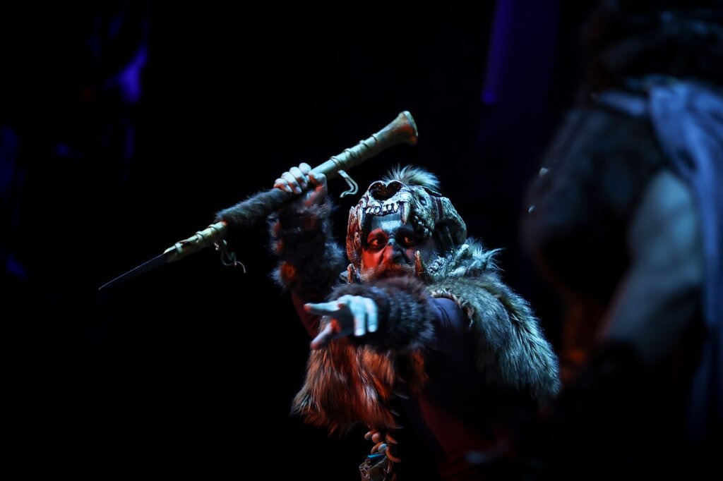 تصاویر | گریم متفاوت بازیگران مطرح در این نمایش عجیب ؛ امین زندگانی و ...