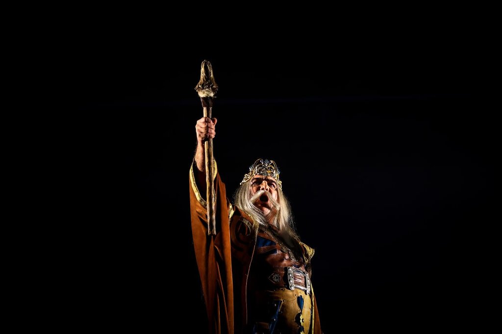 تصاویر | گریم متفاوت بازیگران مطرح در این نمایش عجیب ؛ امین زندگانی و ...