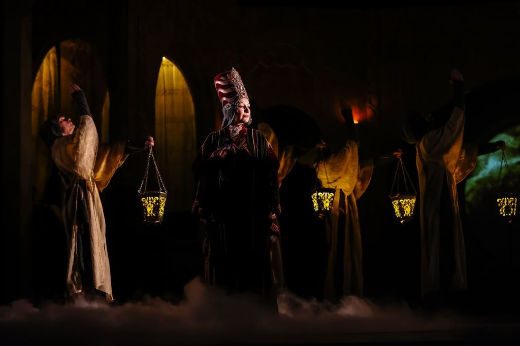 تصاویر | گریم متفاوت بازیگران مطرح در این نمایش عجیب ؛ امین زندگانی و ...