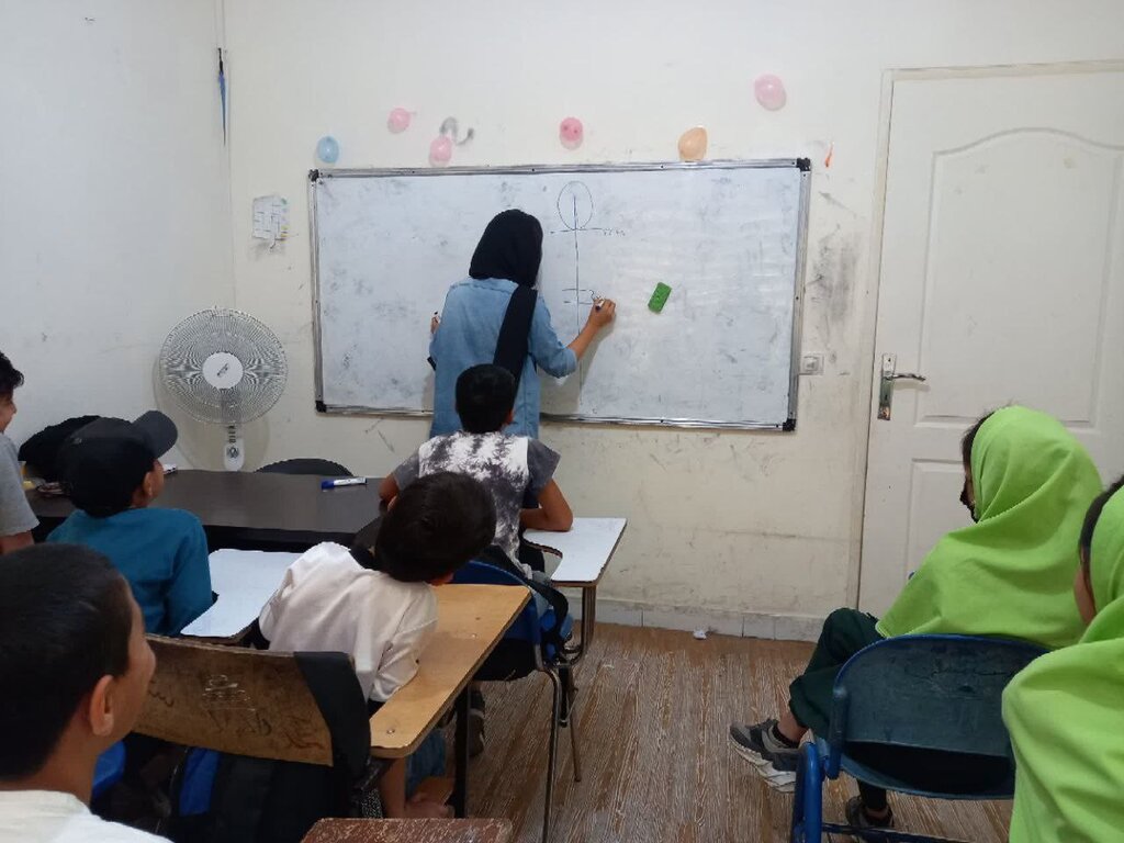 قهرمان محله | نذر متفاوت یک دهه هشتادی | «مبینا» برای کودکان کار سنگ تمام میگذارد