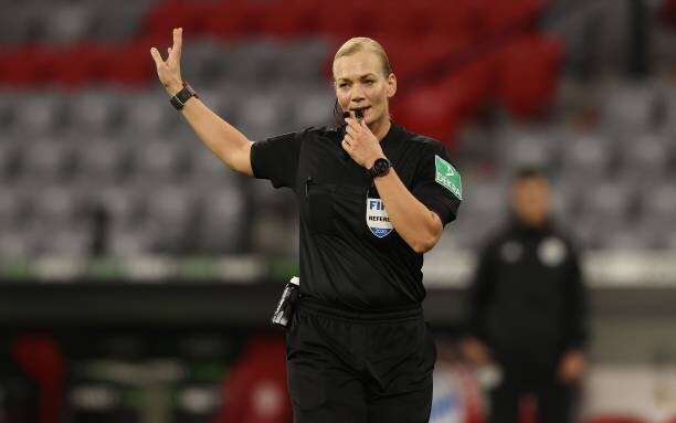 ۱۰ داور برتر زن در فوتبال | از استاد دانشگاهی که مسیر زندگیاش را عوض کرد تا زنی که تاریخساز شد