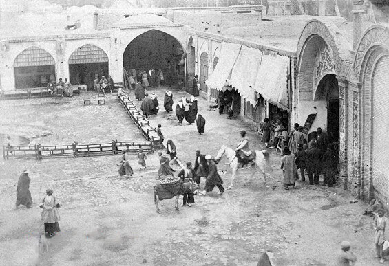 دستور عجیب به دار کشیدن مجرمان در میدانی پر از سبزی‌خوردن