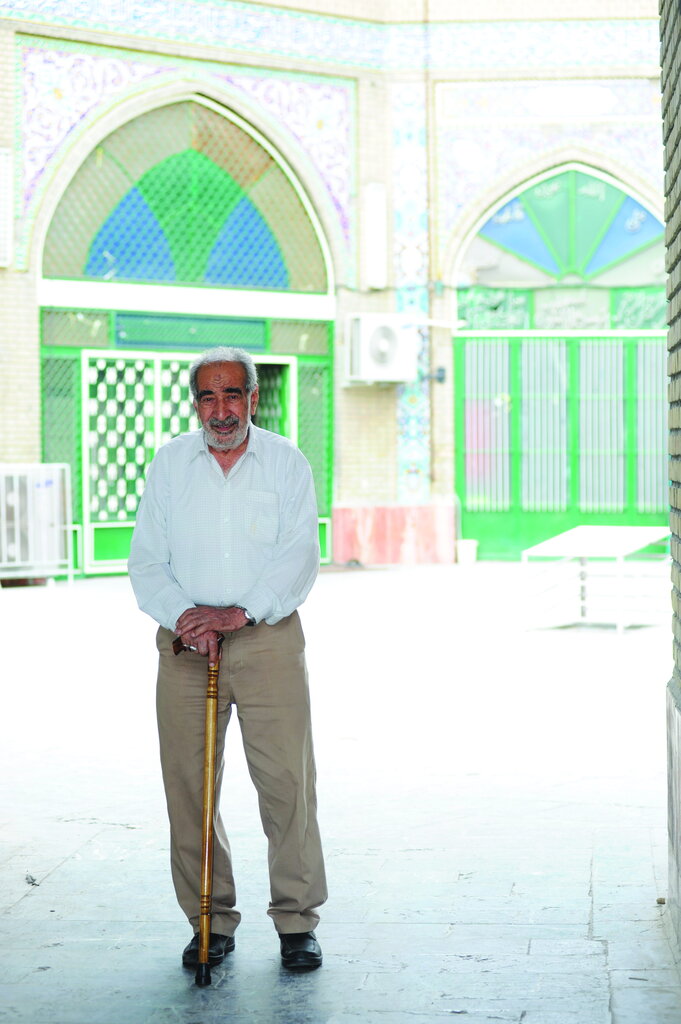 همراه با پیرمرد دوستداشتنی محله صفائیه | از آبرویت برای مردم خـرج کن!