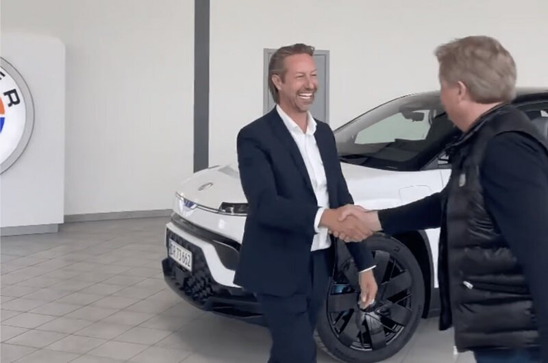 تصاویر | نخستین شاسی بلند فیسکر به بازار آمد