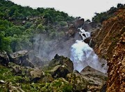 تصاویر آبشار خروشان نگین شیمبار را ببینید