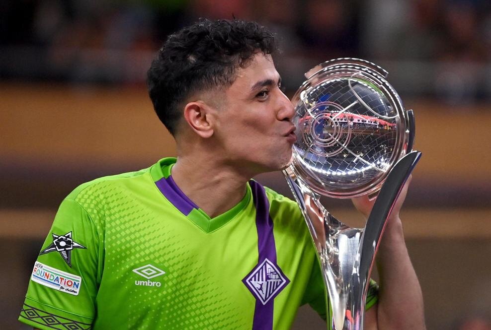 تصاویر | ستاره های ایران فاتح لیگ قهرمان اروپا | کلکسیون کاپیتان تیم ملی کامل شد