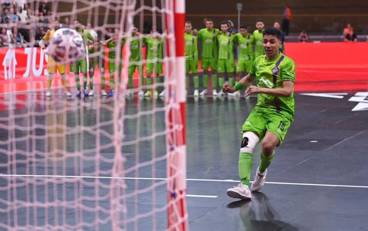 تصاویر | ستاره های ایران فاتح لیگ قهرمان اروپا | کلکسیون کاپیتان تیم ملی کامل شد