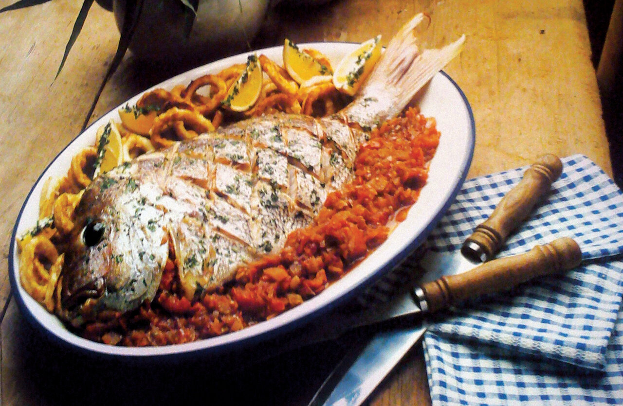 همه چیزهایی که می‌خواهید درباره غذاهای یونانی بدانید | پساری پلکی؛ سنتی‌ترین غذای یونانی