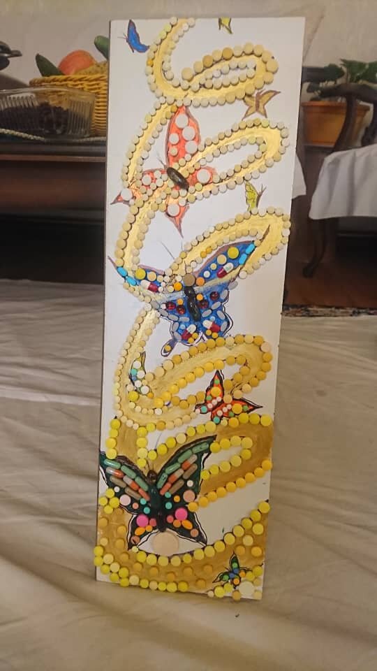 اتفاق هفته| خلق تابلوهای هنری با مصرف قرص و کپسول!