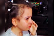 ببینید | واکنش تلخ دختربچه فلسطینی پس از شنیدن خبر شهادت خانواده اش