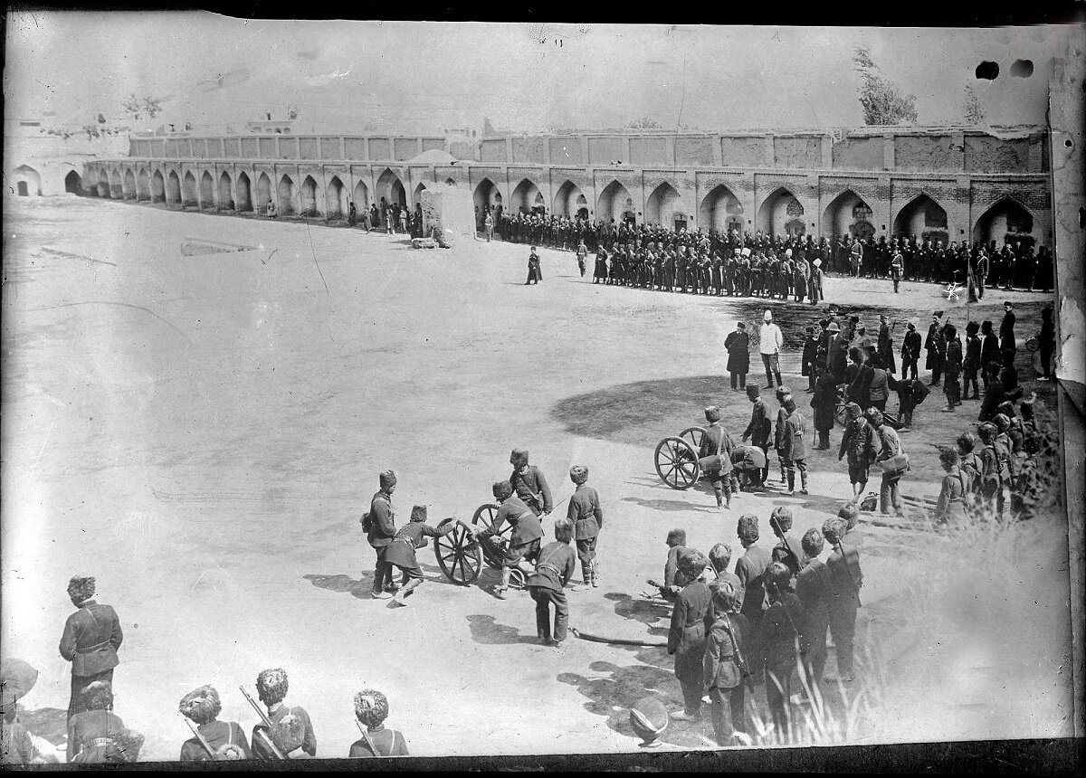 دگرگونی های یک میدان تاریخی در تهران | از میدان توپخانه تا میدان امام(ره) ۱۳۵ سال کشید | تاریخ زنده میشود