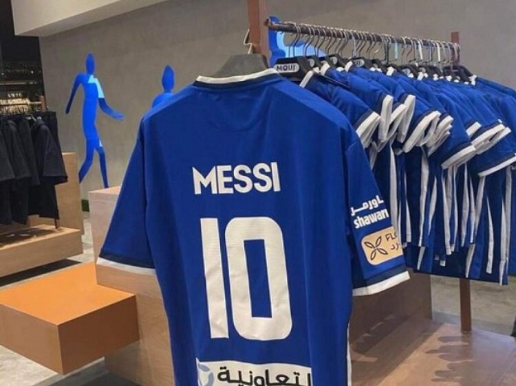 عکس | فروش پیراهن‌های مسی در فروشگاه رسمی الهلال!
