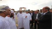 تصاویر وزیر عمانی در یکی از بندرهای مهم ایران | پوشش وزیر عمانی را ببینید