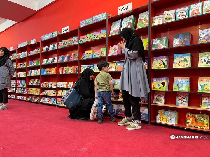 نخستین روز سی و چهارمین نمایشگاه کتاب تهران