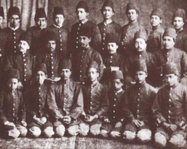 عکسهویت | نخستین دانشجویان پزشکی دارالفنون را ببینید | تدریس عملی در خانه بیماران انجام میشد