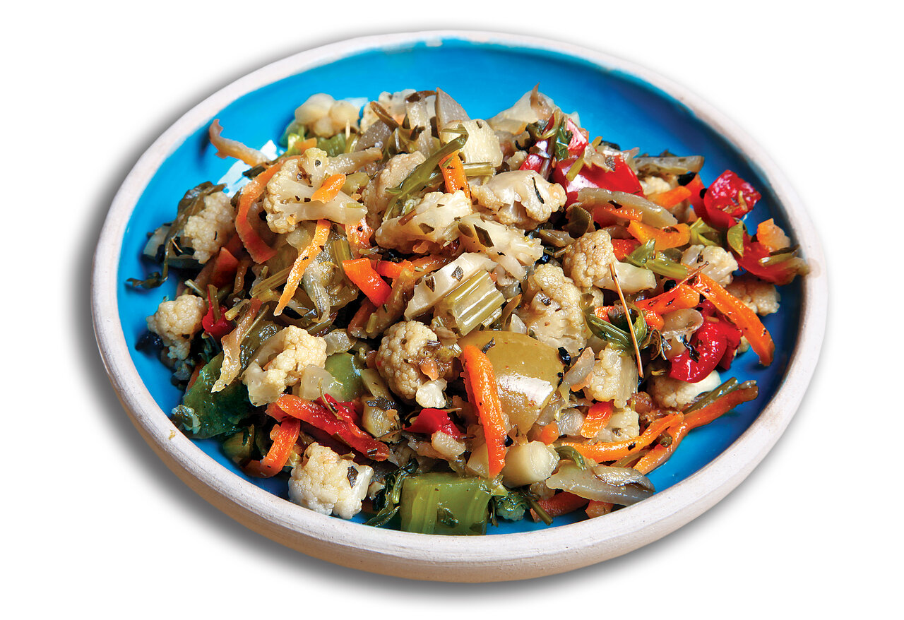 خطر مسمومیت با خیارشور و ترشی را جدی بگیرید | خیارشور سرکه ای بهتر است یا نمکی؟ | بیکیفیتترین نوع ترشی را بشناسید