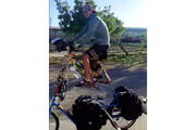تصاویر دوچرخه عجیب توریست آلمانی در همدان!