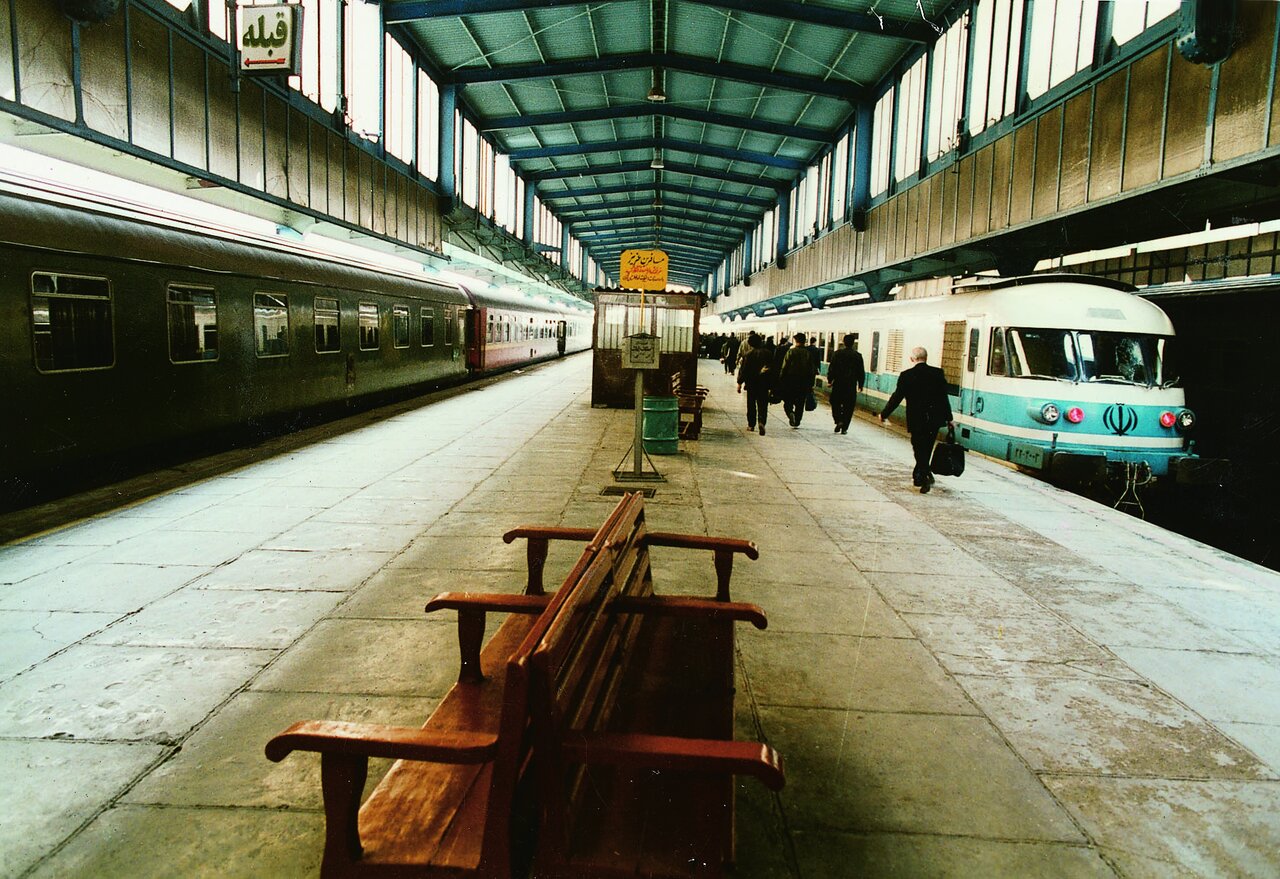 از ساعتهای جاسوس ایستگاه راهآهن تهران چه میدانید؟ | چگونه روسها ۱۱ تن طلا را بالا کشیدند!