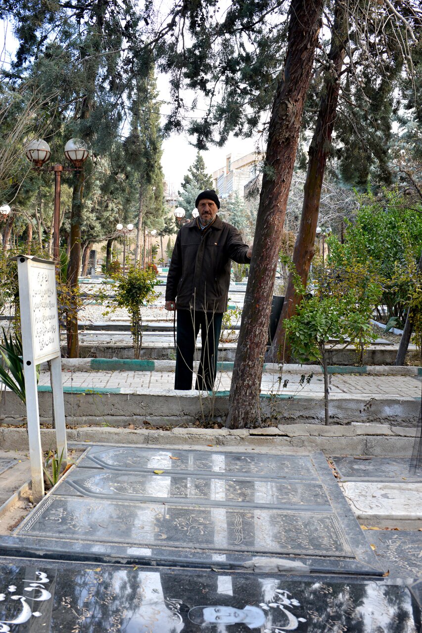 امین و محرم حرم یار | خادم امامزاده سید جعفر(ع) محله کن سنگصبور اهالی است