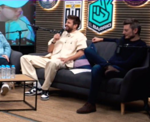 تصاویر | خنده ناگهانی پیکه بعد از شنیدن نام تیم پرهوادار ایران | با من دارید شوخی نکنید!