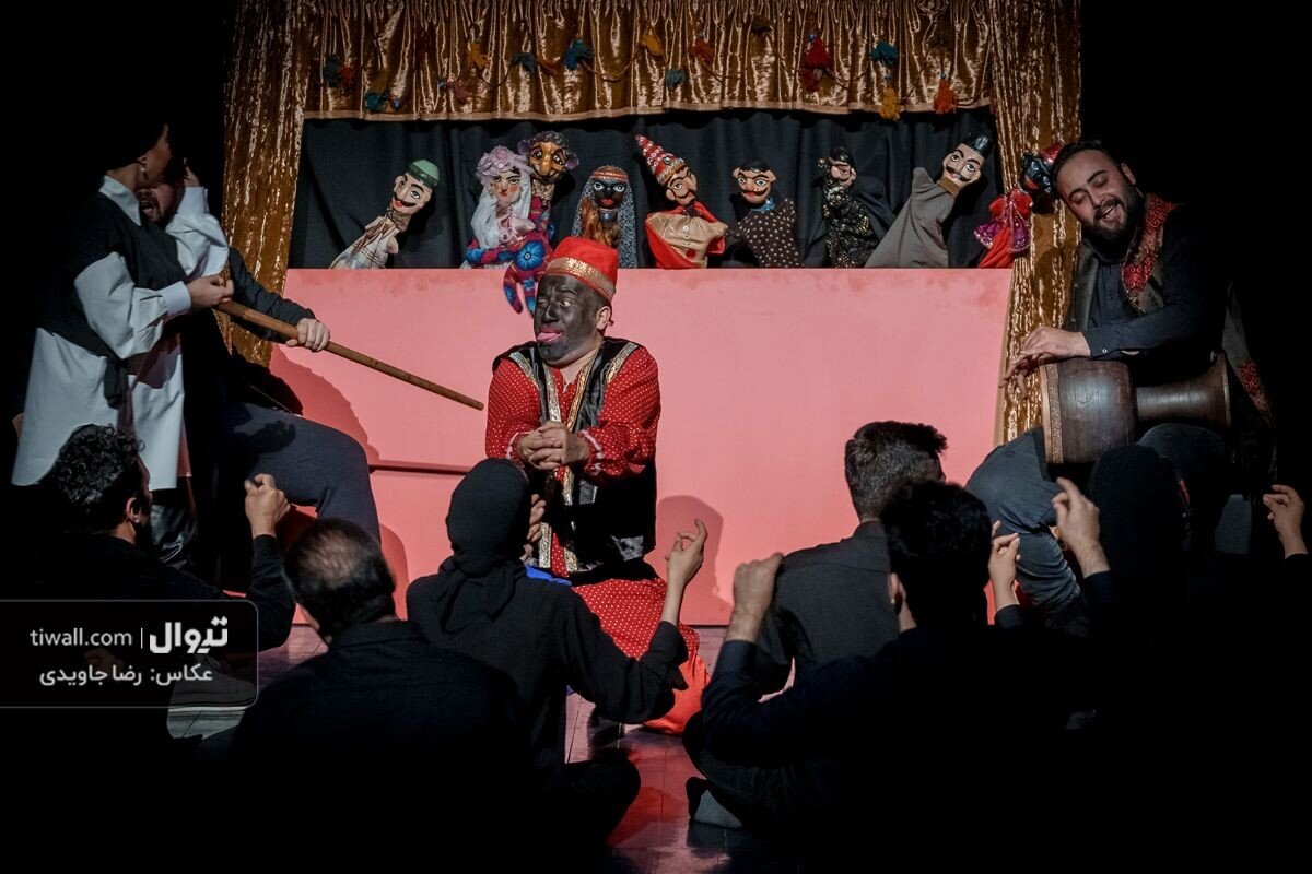 گره زدن آموزش، پژوهش و آفرینش در خوانش نمایشی کتاب نمایش در ایران| خندیدن به آنچه سراسر درد است