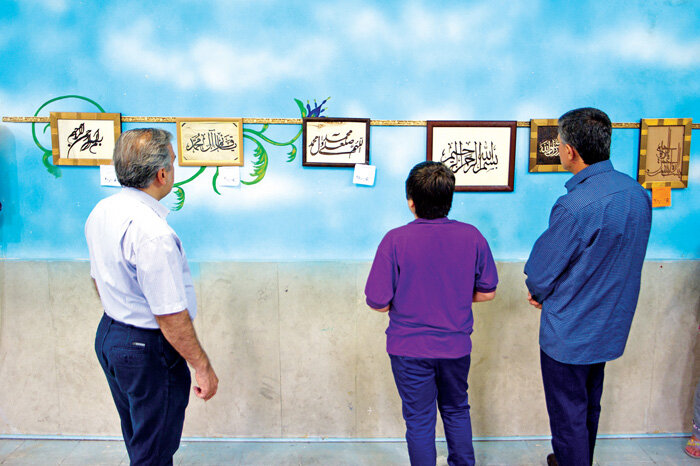 پرچم معلمِ مبتکر و دانشآموزانِ خلاق این مدرسه بالاست | کار برای رضای خدا باشد همه مشکلات حل میشود