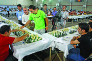 رُخ به رُخ با ۵۰۰ نفر  |‌ بازخوانی روزی که شطرنج باز ایرانی رکورد گینس را شکست