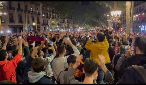 عکس | مسی وسط جشن قهرمانی بارسلونا!