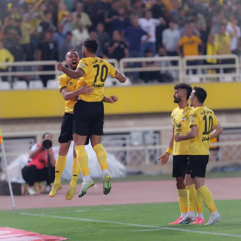 عکس | واکنش معنادار رامین رضاییان به رفتار تحقیرآمیز دو سپاهانی