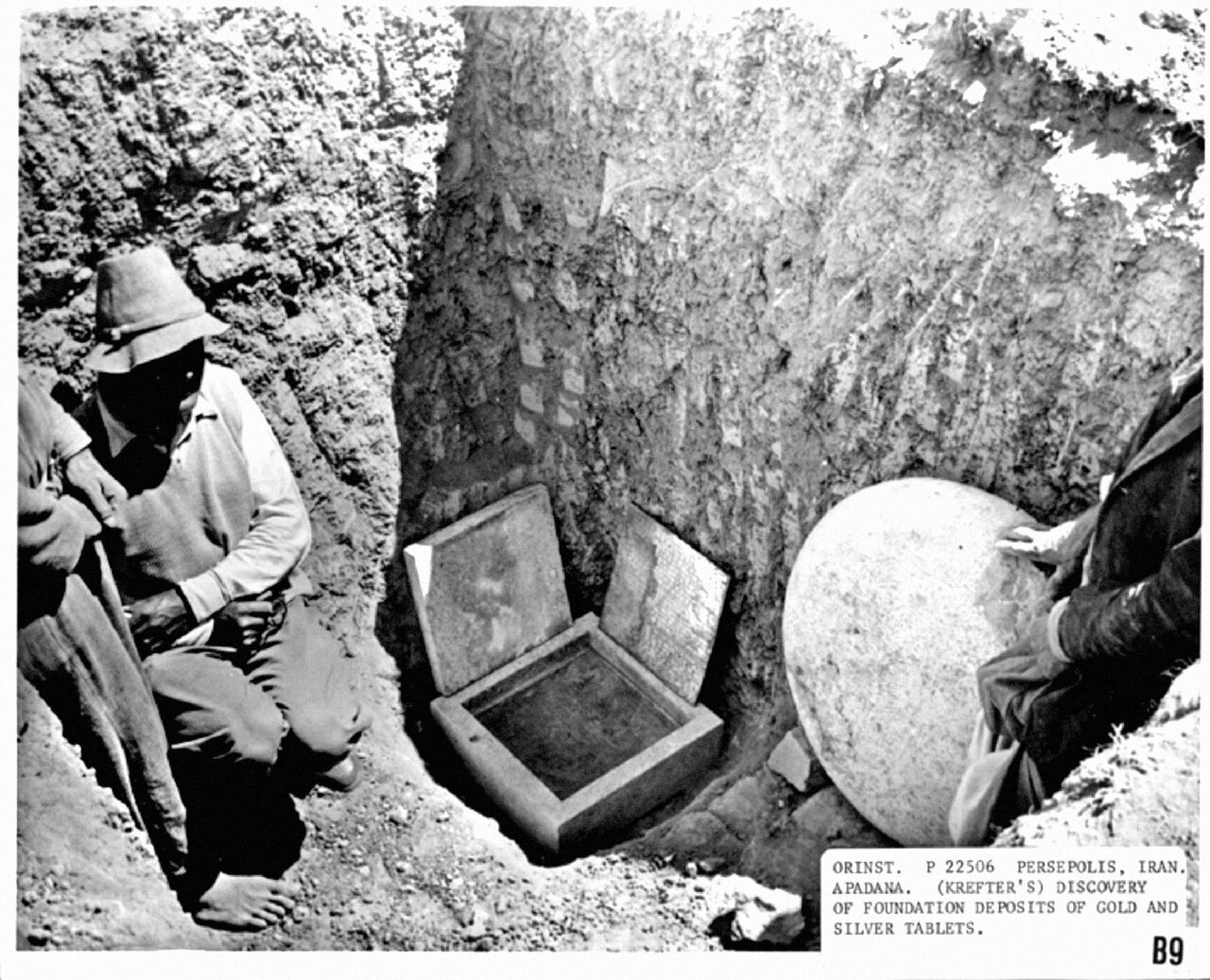 ماجرای غم انگیز لوح طلایی هخامنشی کاخ پاسارگاد که غیب شد | این لوح قباله ایران بود | اظهارات تکان دهنده سارق: با کمک برادر زنم تکه تکهاش کردیم و...