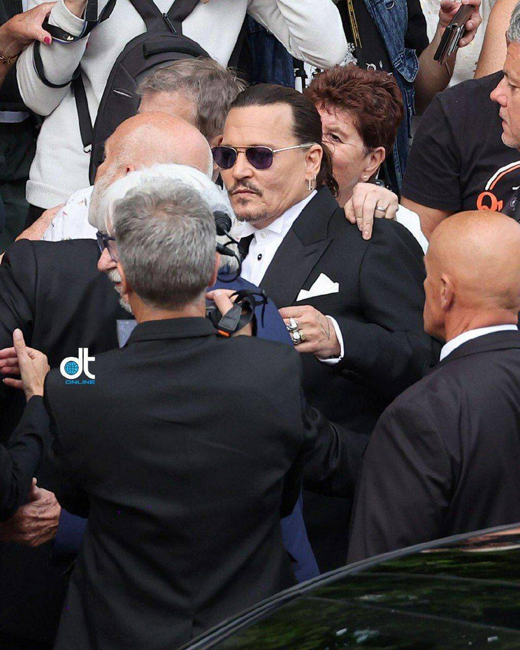 عکس | تشویق عجیب هواداران جانی دپ | چه کسی نخل طلای کن ۲۰۲۳ را گرفت؟