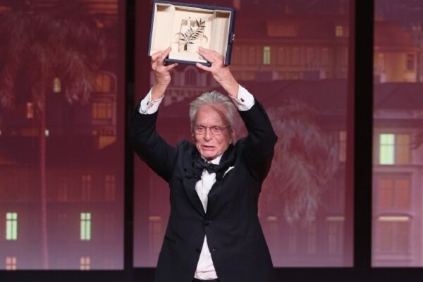 عکس | تشویق عجیب هواداران جانی دپ | چه کسی نخل طلای کن ۲۰۲۳ را گرفت؟