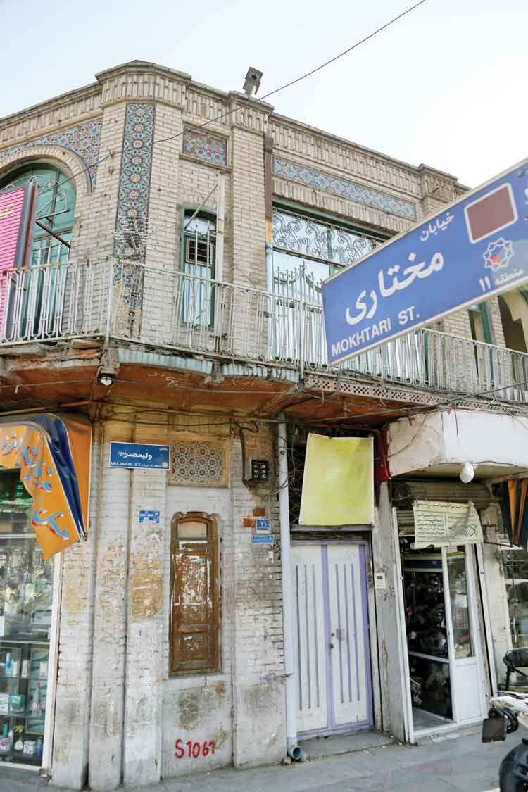 ارتباط یک چهارراه با یک ضربالمثل | میبینی ماسته، میخری دوغه، میخوری آبه!