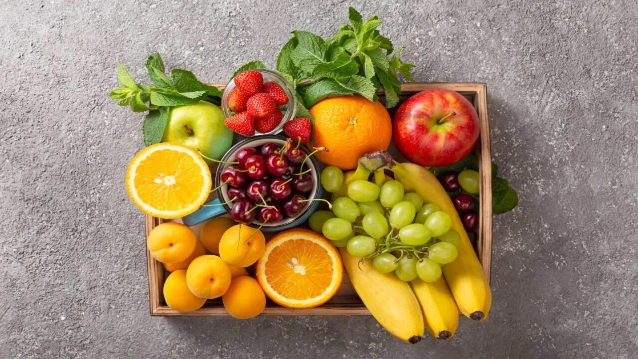بهترین زمان خوردن میوه ؛ میوه را با معده خالی بخوریم ؟