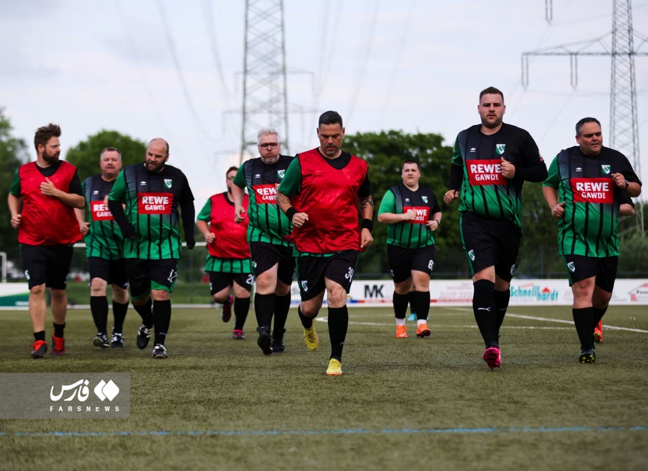 تصاویر | لیگ تپلهای فوتبال راه اندازی شد | چربی اضافه شرط اصلی حضور در لیگ!
