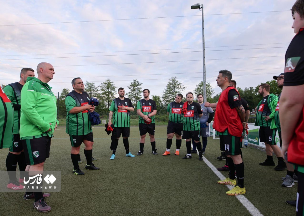 تصاویر | لیگ تپلهای فوتبال راه اندازی شد | چربی اضافه شرط اصلی حضور در لیگ!