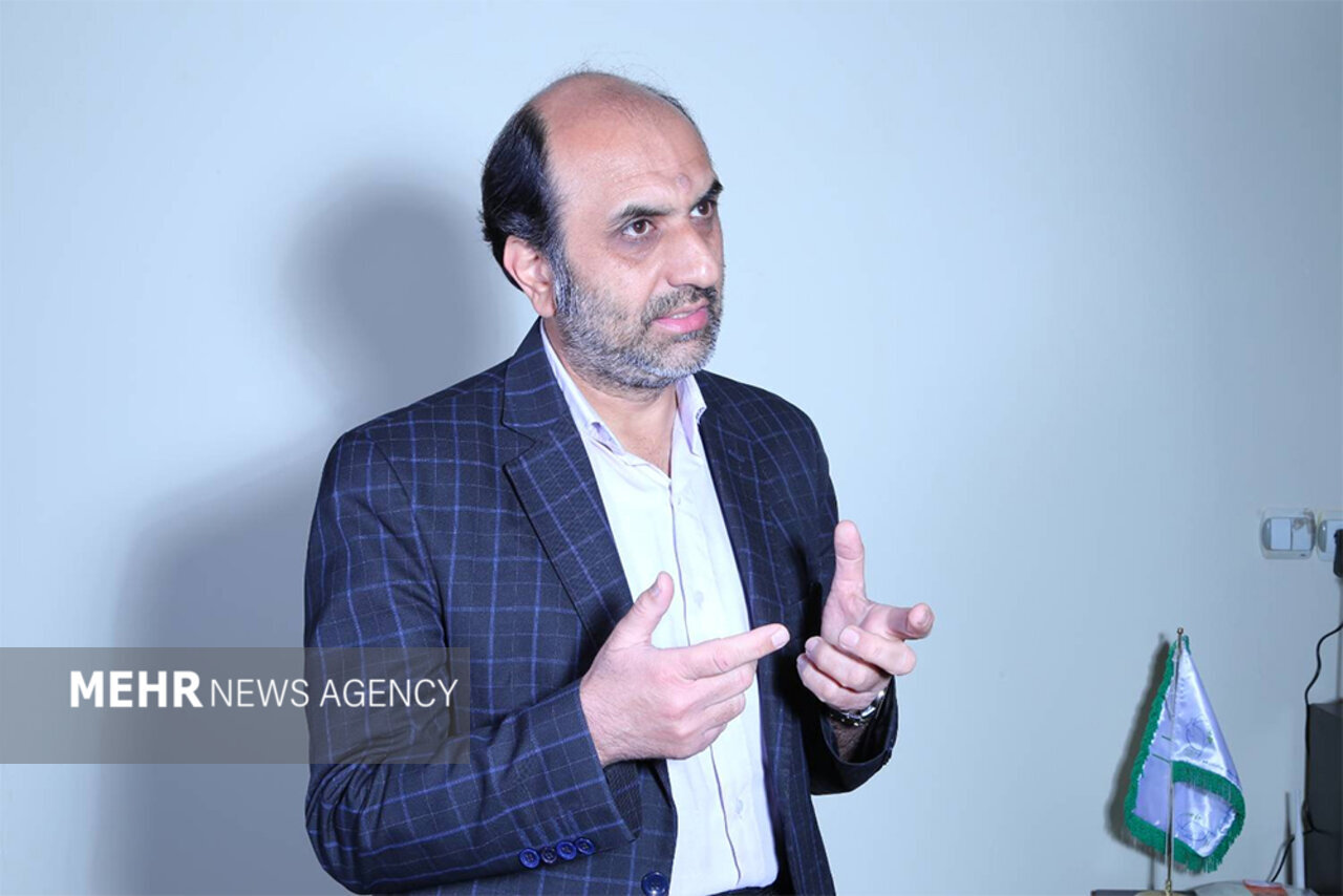 پدر طلبه دهه شصتی چشم به راه چهاردهمین فرزند | از زندگی لذت میبرید؟